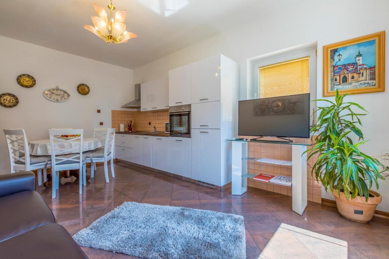 Villa M Crikvenica Exteriör bild